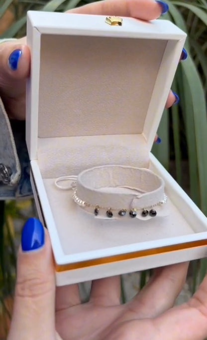 Cordon johar naturelle en Or18k avec des pierres